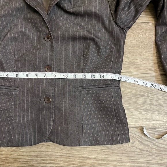 Victoria’s Secret Body by Victoria Gray Pinstripe 3 Button Structured Blazer - Picture 8 of 11